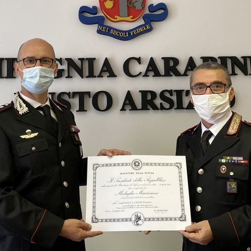 Cinquant'anni al servizio dell'Arma: il comandante della stazione dei carabinieri di Busto Francesco Caseri riceve la Medaglia Mauriziana