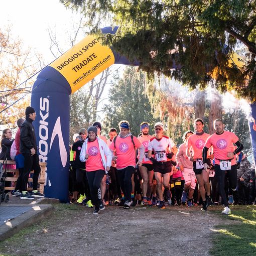 A Samarate, solidarietà e ricordo sono rosa