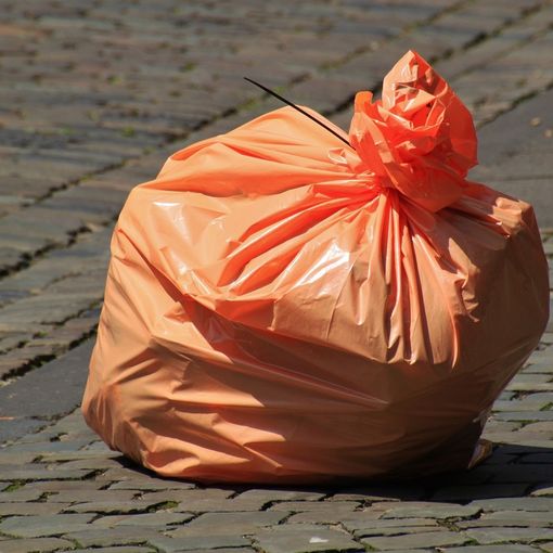 Abbandono di rifiuti in aree verdi e boschive: fenomeno tristemente in aumento in città
