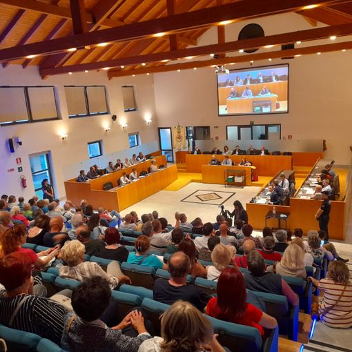 Salute e territorio, fiamme in Consiglio comunale, a Gallarate