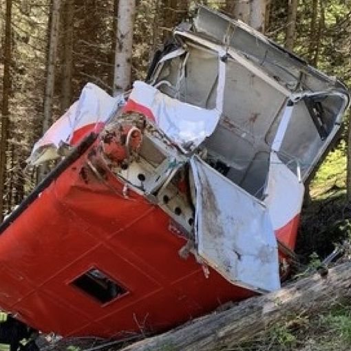 Precipita funivia sul Mottarone: 14 morti. Cinque vittime erano della nostra provincia: due giovani di Varese e una famiglia di Vedano con il loro bimbo