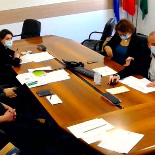 Covid, Ats Insubria preme sulle terze dosi. Per i tamponi a scuola attesa per le unità mobili dell'Esercito