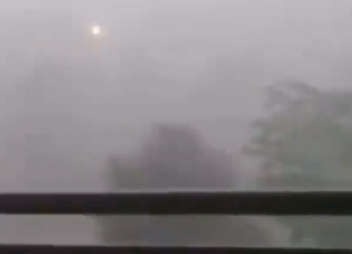 Maltempo, un &quot;downburst&quot; colpisce il Milanese: il video è impressionante