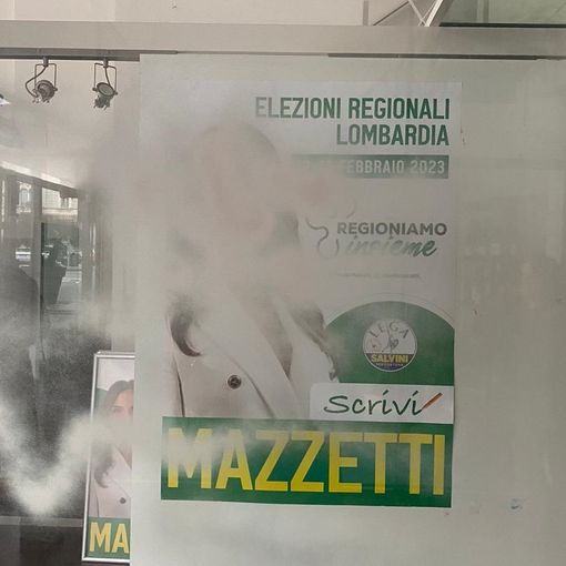 Lo stato delle vetrine dopo l'imbrattamento