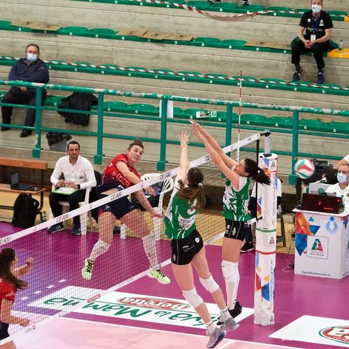Tanasse in attacco con Vallefoglia (foto Corrado Belli)