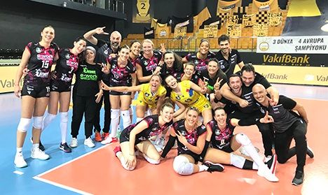 Beffa per la Uyba, nonostante la grande Champions League dell'anno scorso. Nella foto, la strepitosa vittoria nella semifinale di andata