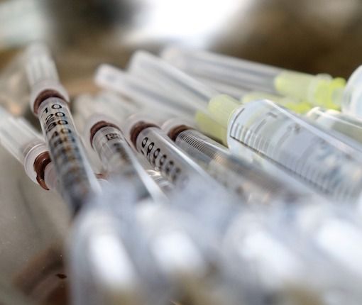 Vaccini, Astuti (Pd): «Fontana e Moratti sottovalutano il problema dei richiami nei periodi di vacanza»