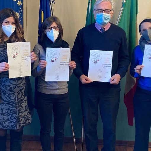 Michela Chiolle, Alessandra Di Modica e Lia Silanos con l'assessore all'Inclusione Sociale, Osvaldo Attolini