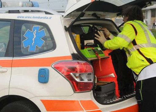 Ancora un incidente sulla statale 336 di Malpensa: auto e moto si scontrano, un ferito