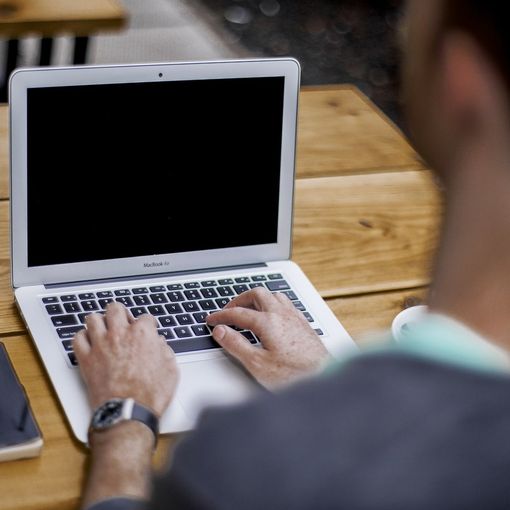 Digitalizzazione della Pubblica Amministrazione, Legnano “taglia” le code per i certificati