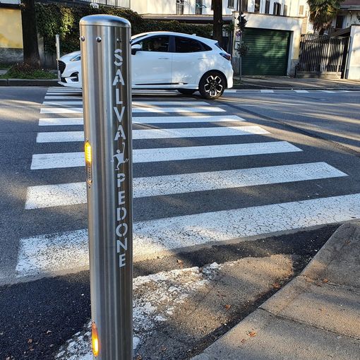 A Busto arrivano le colonnine luminose “salva pedone”. Per attraversare sulle strisce in sicurezza