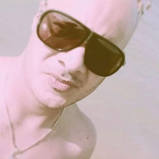 Davide Paitoni, 40 anni, l'uomo arrestato oggi dopo l'omicidio del figlio di 7 anni (foto dal profilo Facebook) Davide Paitoni, 40 anni, l'uomo arrestato oggi dopo l'omicidio del figlio di 7 anni (foto dal profilo Facebook)