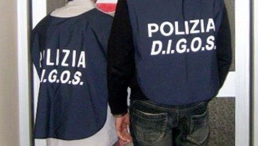 Gruppi No Vax e No Green Pass, perquisizioni della Digos all'alba in provincia di Varese