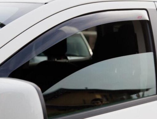 Bimba resta bloccata in auto, liberata dall'intervento di un cittadino