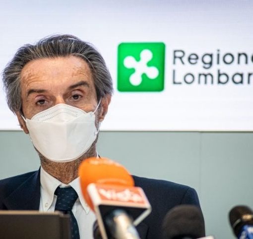 La Lombardia resta ancora in zona bianca. Fontana: «Continuiamo a vaccinarci»