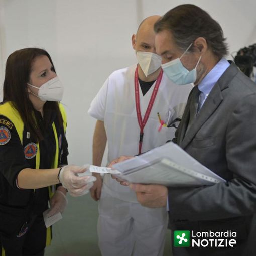 Vaccinato il presidente Fontana. Per lui prima dose di AstraZeneca