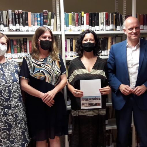 Da sinistra, la professoressa Cattaneo, la direttrice della Biblioteca Giussani, l'assessore Maffioli e l'avvocato Mascetti (Fondazione Cariplo)