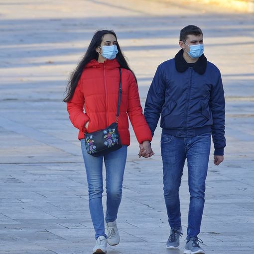 Omicron, in Italia il contagio sale e il tracciamento è in tilt: giovedì la cabina di regia decide sulle nuove misure