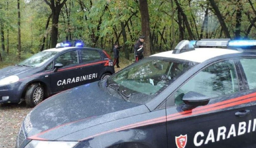 Trovato il cadavere di un uomo di 30 anni nei boschi di Rescaldina: è omicidio