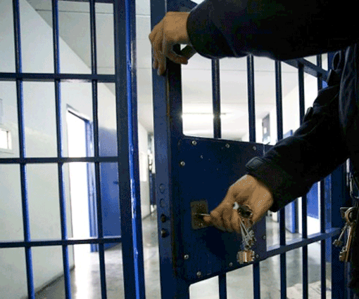 Emergenza suicidi, via libera alle telefonate per i detenuti