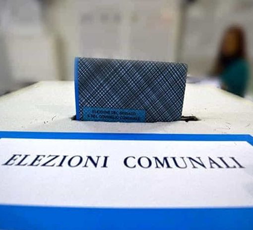 Esposti per la campagna elettorale, il Pd: «Il CoreCom contesta e l’amministrazione si adegua»