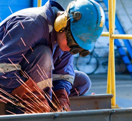 Il contratto dei metalmeccanici riguarda oltre 40mila lavoratori in provincia di Varese. Sotto un presidio