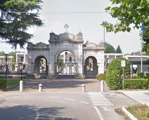 Furti al cimitero di Olgiate, appello del sindaco: «Mettete in guardia gli anziani»