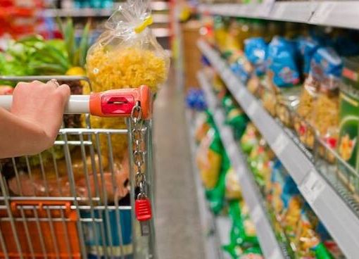 Alimentari e bevande, rincari record a maggio. L'olio di semi aumenta del 70,2%