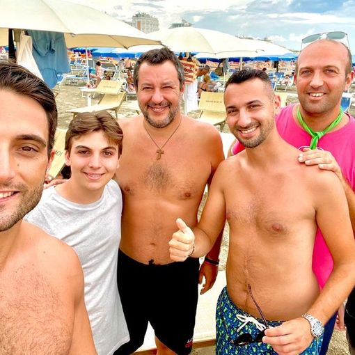 La delegazione della Lega Giovani di Busto a Milano Marittima con Salvini