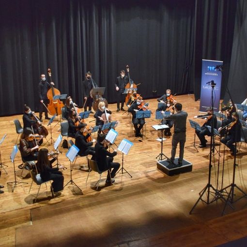 L’orchestra Alchimia torna al Sociale. Musica in streaming «contro il silenzio imposto dalla pandemia»