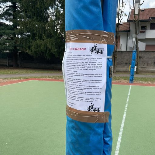 Olgiate, rubata la rete del campo di pallavolo. Il sindaco scrive ai ragazzi: «Restituitela»