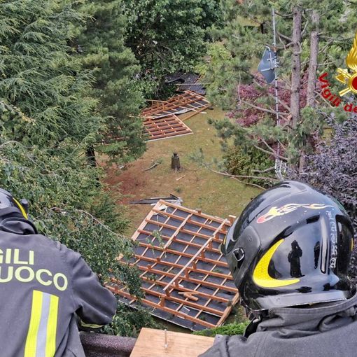 Maltempo, trenta interventi dei vigili del fuoco nel Varesotto. Condominio scoperchiato a Gorla Maggiore