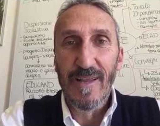 Scuole Rezzara di Busto: incontro con Federico Samaden. “Essere adulti responsabili di fronte alla seduzione degli stupefacenti”
