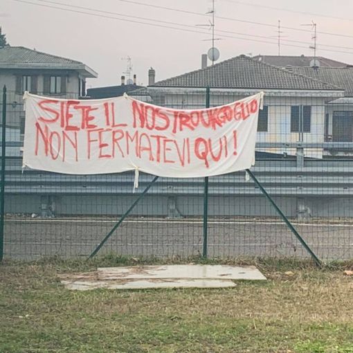 Lo striscione allo stadio Speroni