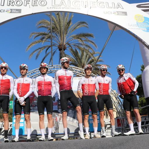 FOTO E VIDEO. Al via la 59ª edizione del Trofeo Laigueglia, Fortunato (Eolo Kometa) a caccia di un altro successo: «Partiamo forti e motivati»