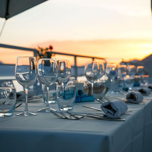 Ristoranti aperti anche a cena, ma con il coprifuoco. Il Viminale: «Tornare a casa dopo le 22 non si può»