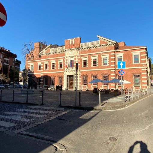 Citofonate misteriose nel cuore della notte: quarantenne di Lozza a processo per stalking
