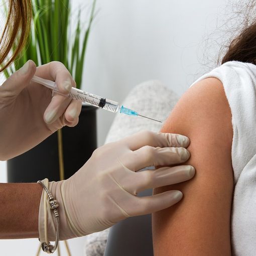 Fagnano, al via il piano per i più fragili. Si parte sabato con 120 vaccinazioni a domicilio