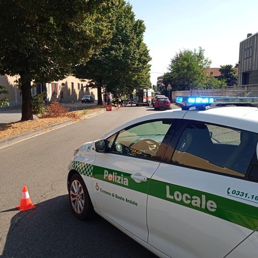 Busto, incidente tra un’auto e una bici: sviene ciclista. Traffico in tilt