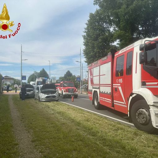 Scontro tra due auto a Fagnano, soccorsi in azione per due persone