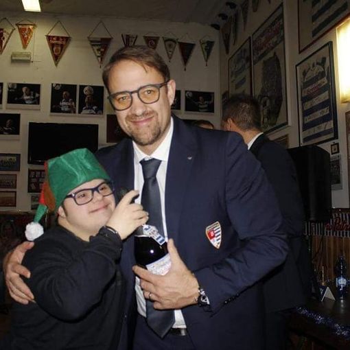 Voglia di abbracci: foto speciali, cominciando dall'abbraccio del mister con Daniele De Grandis due anni fa