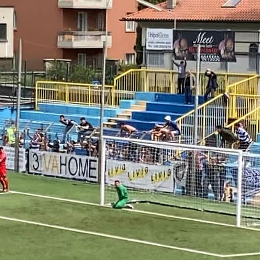 I tifosi bustocchi a Lecco lo scorso anno: lì fu la Pro ad avanzare