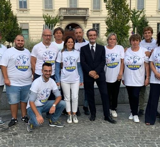 La squadra della Lega con il governatore Fontana durante la campagna elettorale dello scorso anno