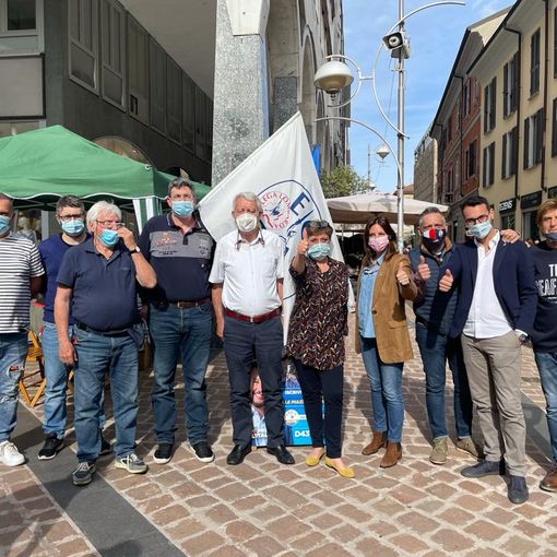 Un gazebo della Lega di Busto (foto d'archivio)