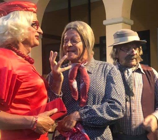 Mabilia, Teresa, Giovanni e sotto in posa con il sindaco Poliseno