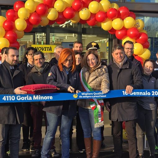 VIDEO E FOTO. Gorla Minore inaugura il nuovo Lidl, Ermoni: «Il progetto ha riqualificato un'area dismessa e monitoriamo la viabilità»