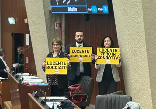 Scontro in Regione su Trenord, l’assessore Lucente: «Puntualità aumentata rispetto al pre-pandemia». Opposizione all’attacco