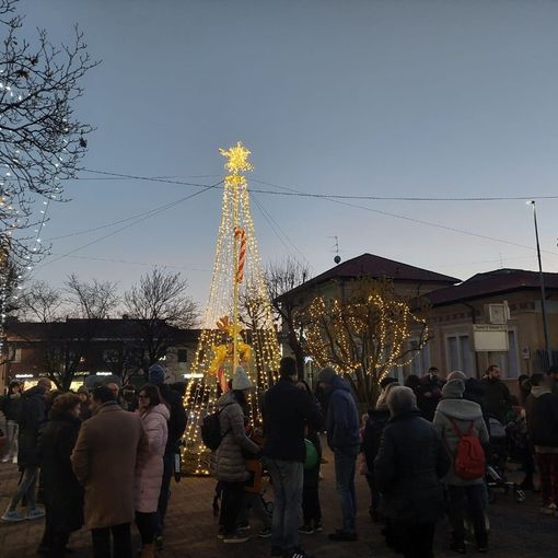 FOTO e VIDEO. Fagnano Olona si illumina per un Natale di «comunità»