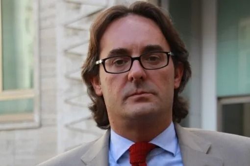 Busto, i libri… non danno la felicità