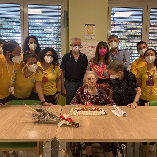 Centodue anni per Luigia Capelletti: la festa alla Provvidenza
